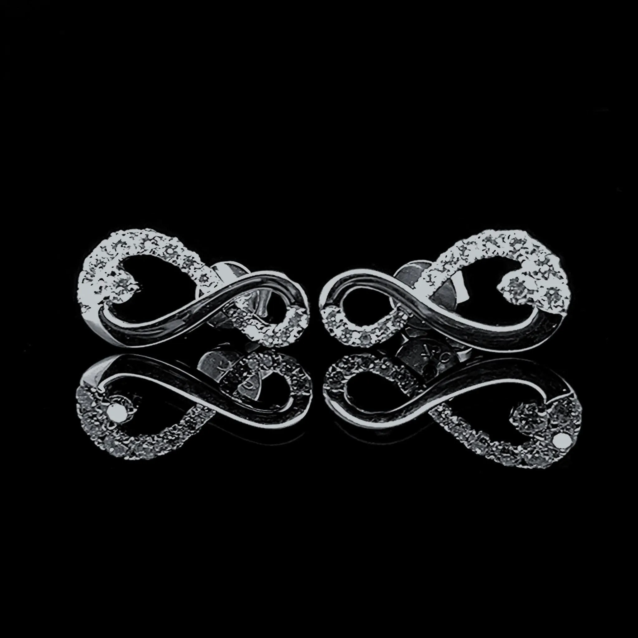 #BA27 | Infinity Diamond Stud Earrings 18kt