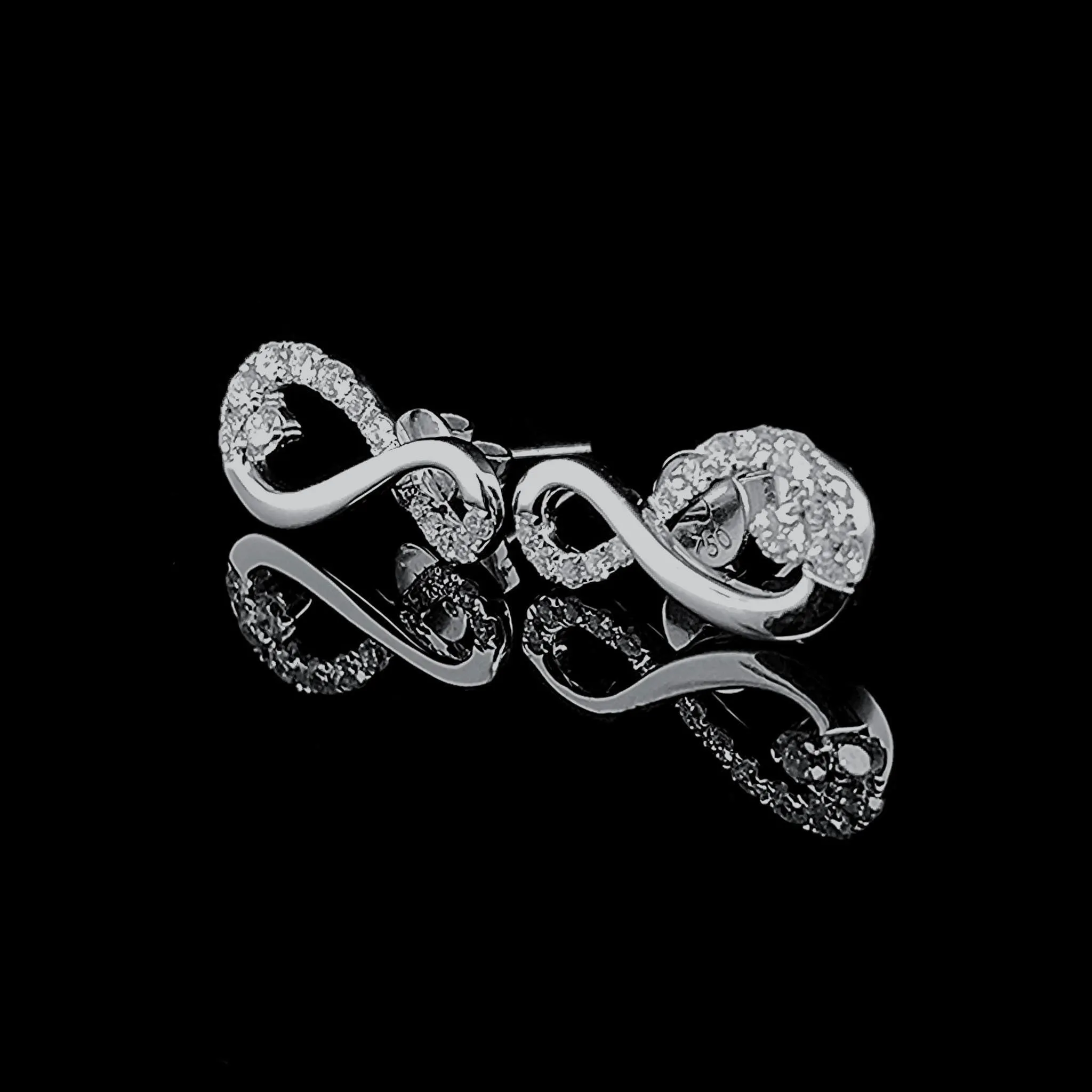 #BA27 | Infinity Diamond Stud Earrings 18kt