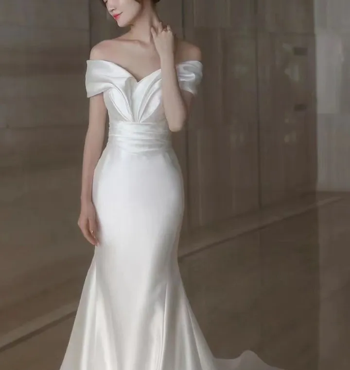 French satin light wedding dress 2022 new fishtail goout gauze white simple slimming sexy one shoulder evening dress