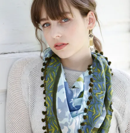 Himalaya Scarf with Pom Poms - Olive