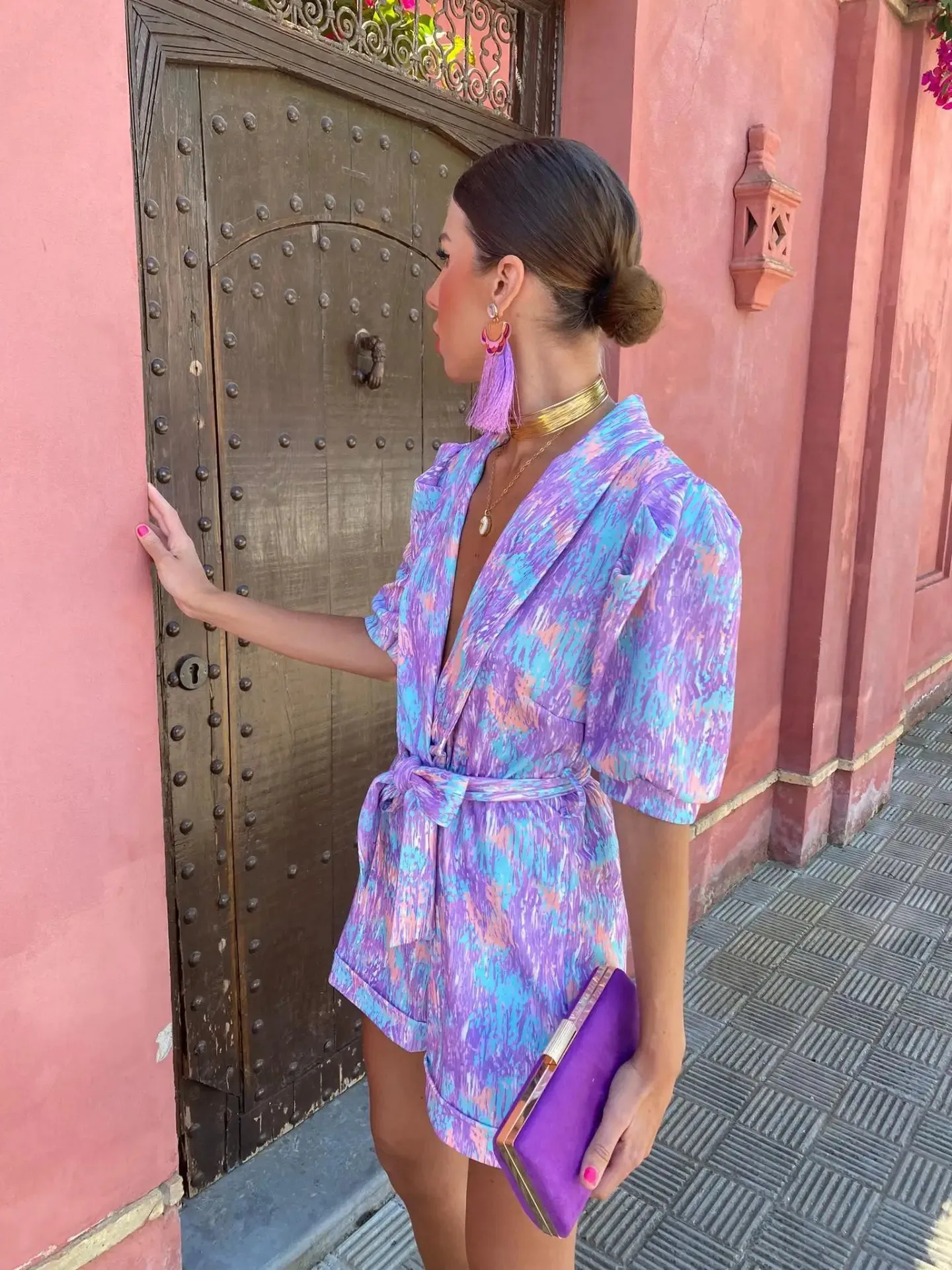 Kylie Sommer-Overall | Bunter, modischer Kurzoverall mit V-Ausschnitt