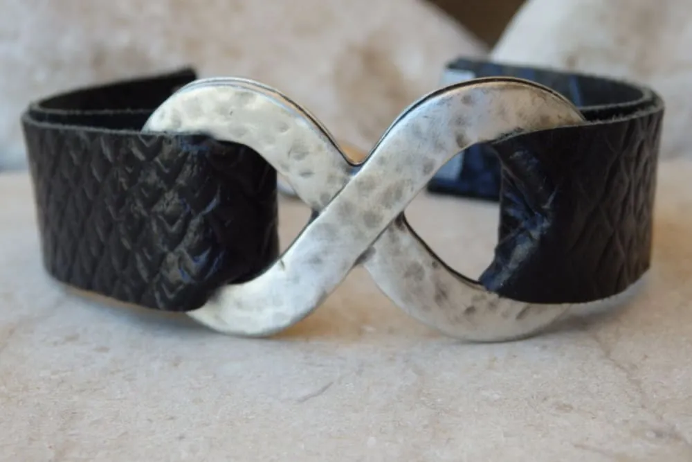 Men leather bracelet.