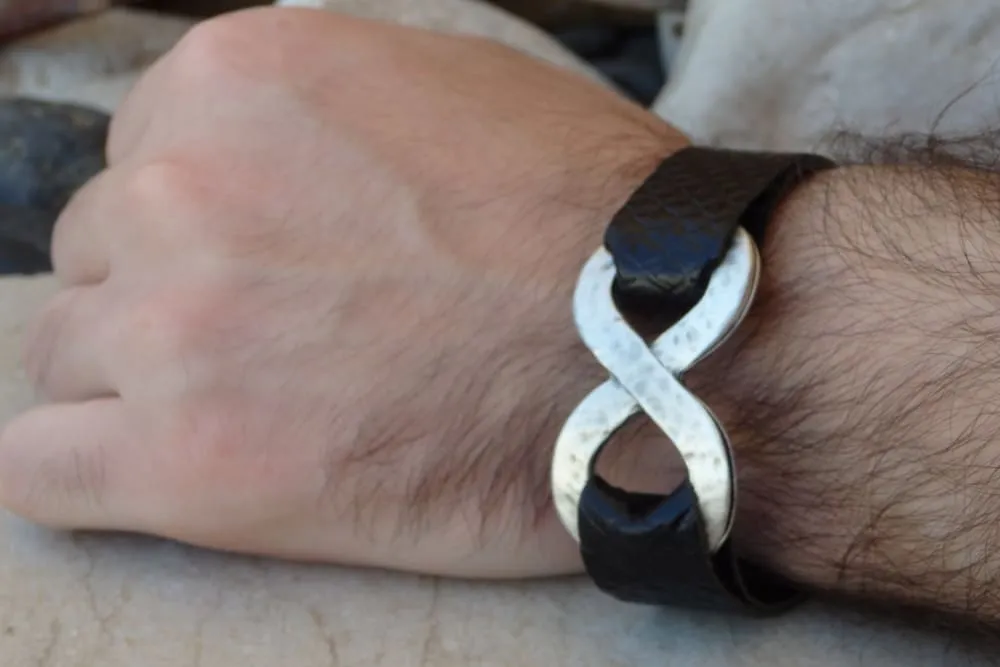 Men leather bracelet.