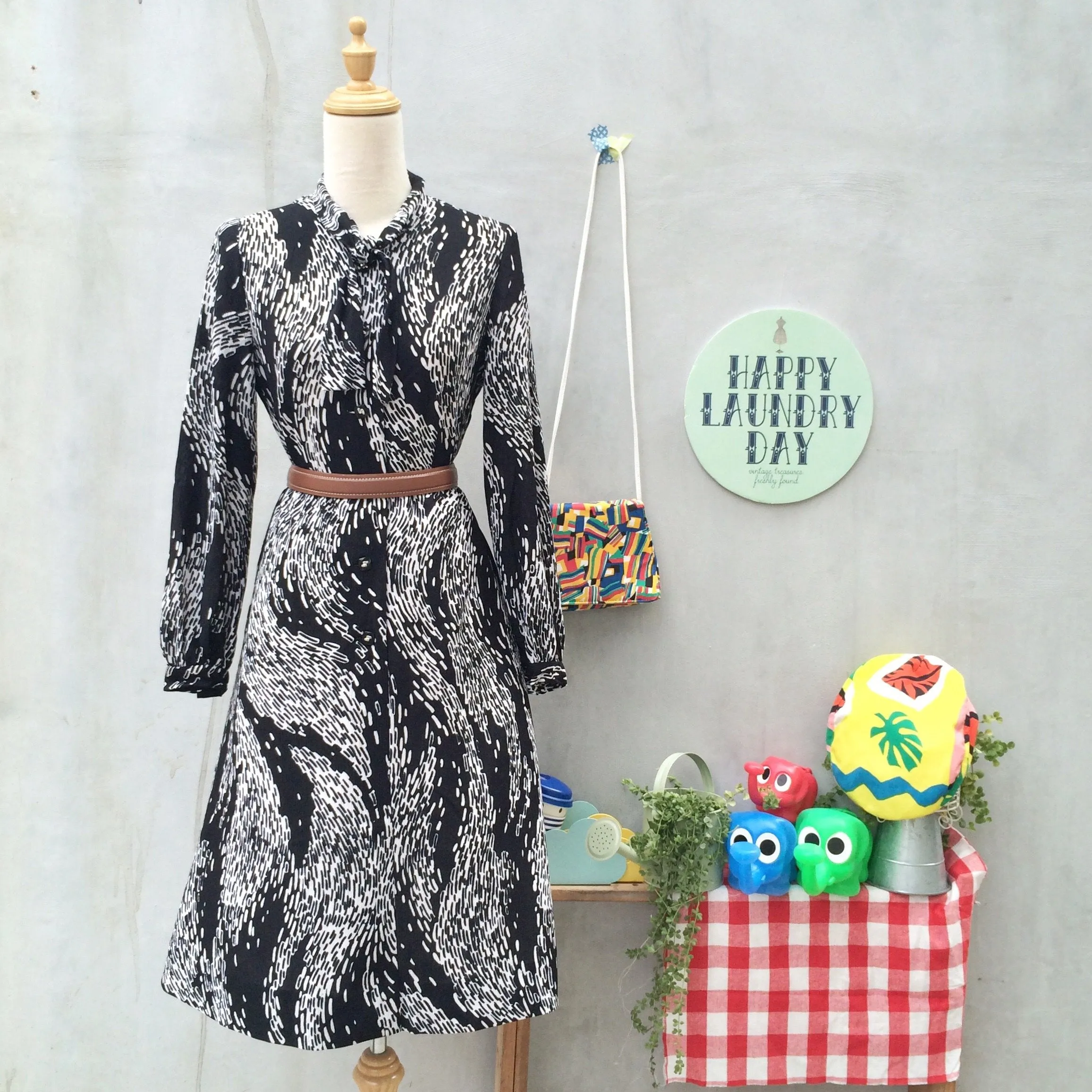 Monochromatic Scale | Vintage 1960s secretary Pussy bow Black and White shirtdress