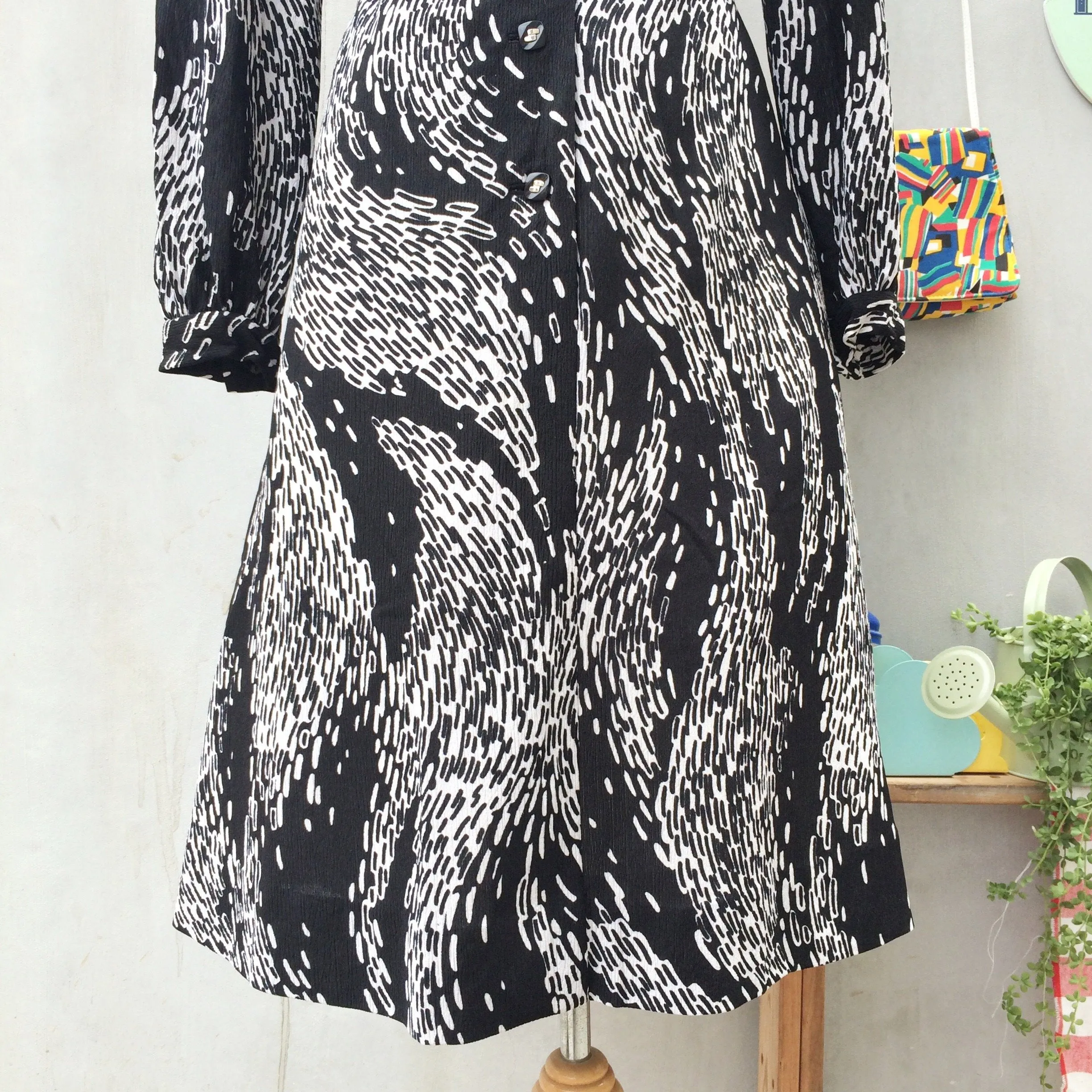 Monochromatic Scale | Vintage 1960s secretary Pussy bow Black and White shirtdress