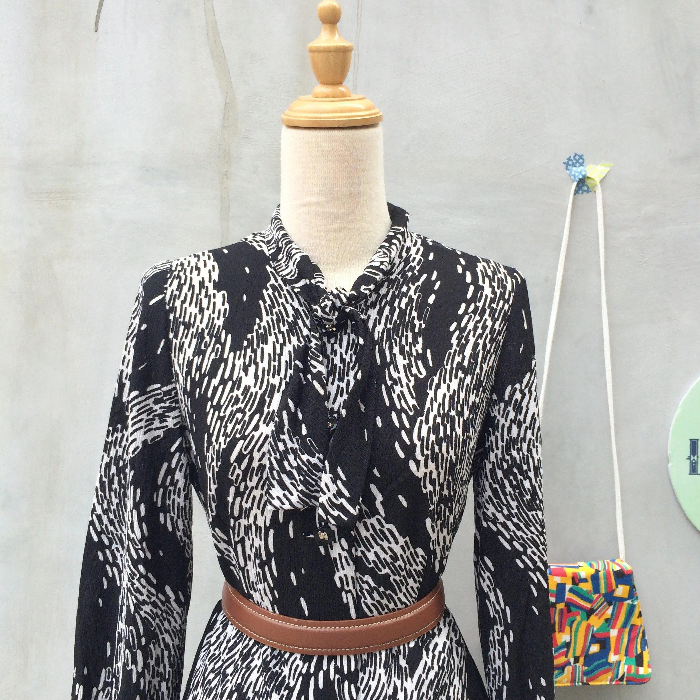 Monochromatic Scale | Vintage 1960s secretary Pussy bow Black and White shirtdress
