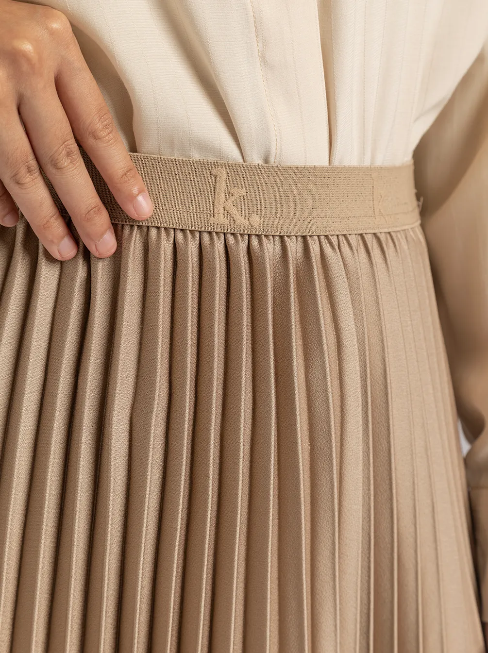 SATIN PLEATED SKIRT PLAIN MOCCA