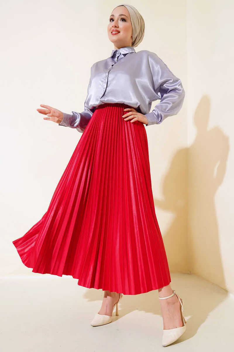 Women's Leather Look Pleated Flared Skirt - Red