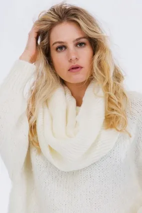 Wrap Around | Cozy Knit Infinity Scarf